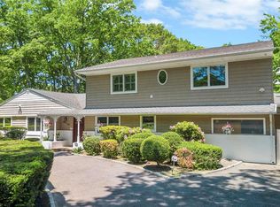 59 Mobrey Ln, Smithtown, NY 11787