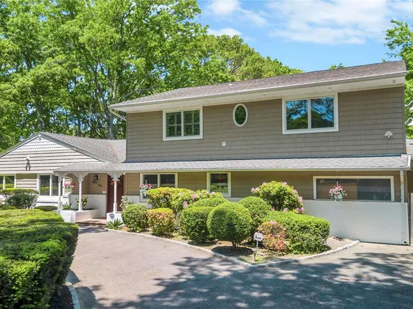 59 Mobrey Lane, Smithtown, NY 11787