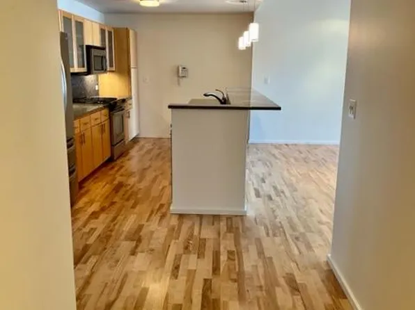 301 N Neil St APT 813, Champaign, IL 61820