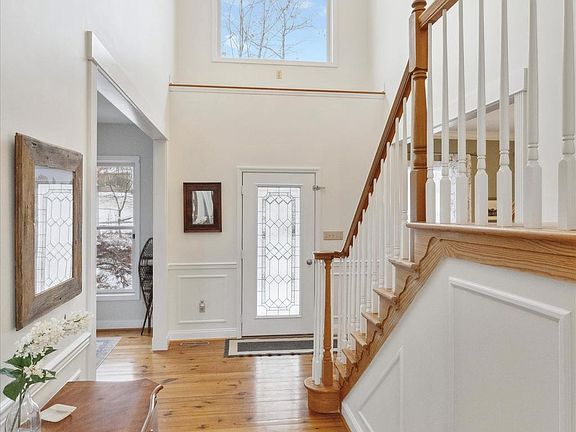 5th image of 185 Clover Ln