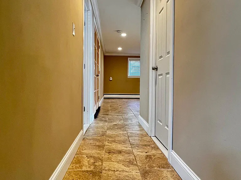 31 Montclair Dr — Photo 9