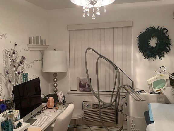 2nd image of 2032 Powell Ave