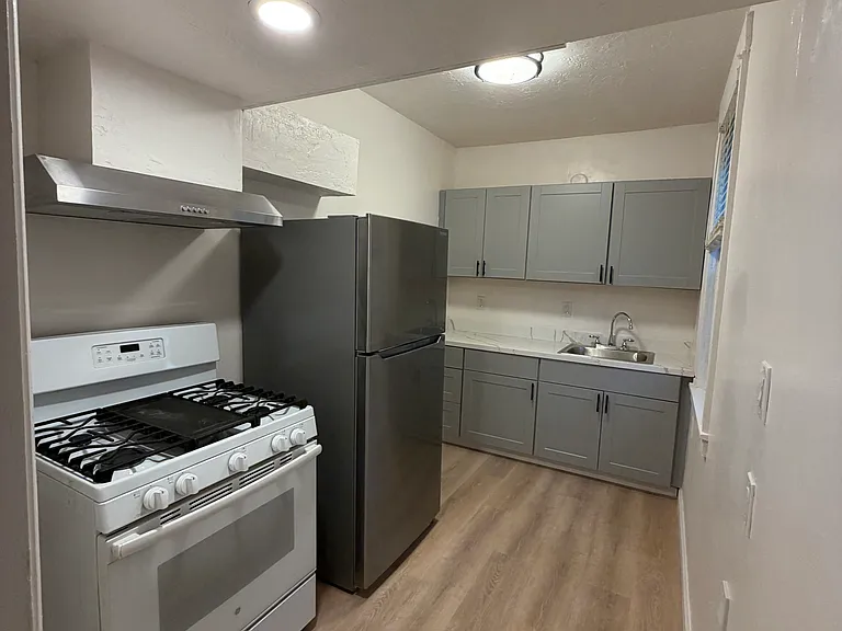 1631 T St #F — Photo 9