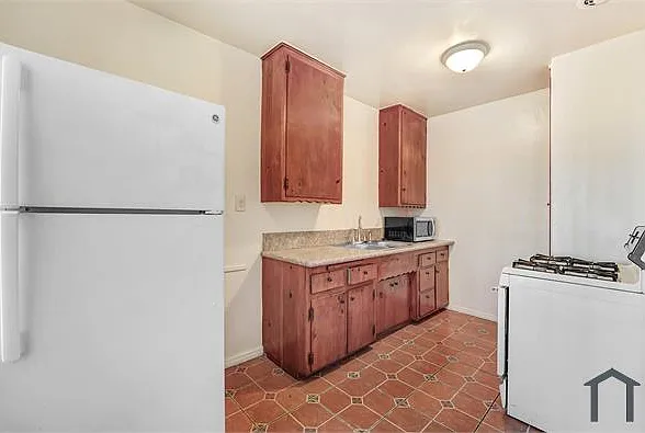 8451 S Normandie Ave #3 — Photo 1