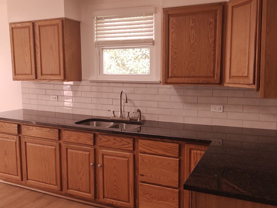 2nd image of 5563 Clay St