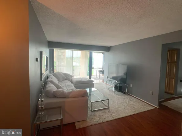 4500 S Four Mile Run Dr APT 604, Arlington, VA 22204