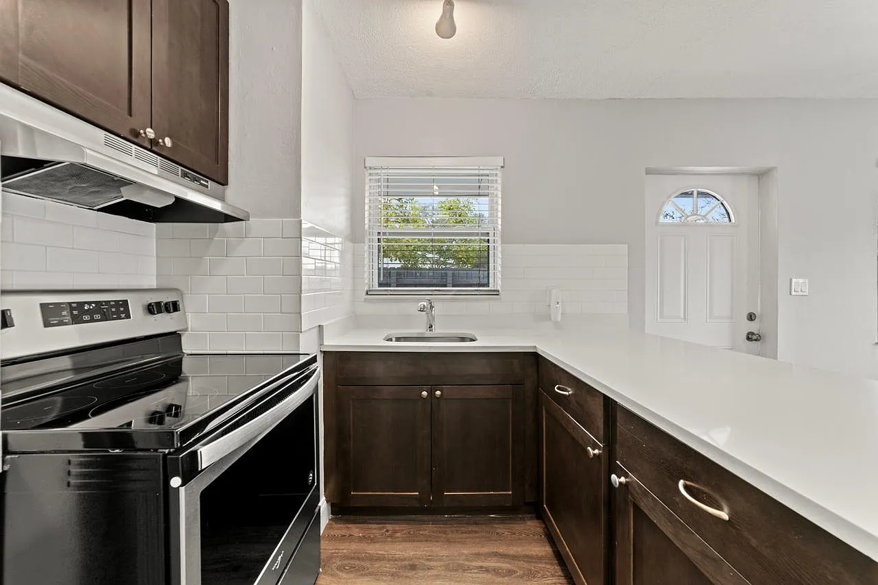 732 SE 15th St — Photo 1