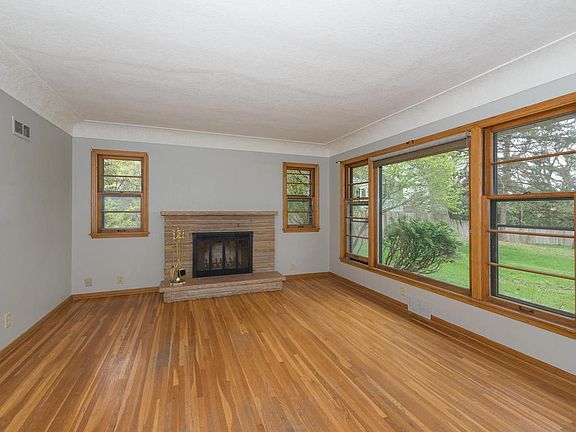 4th image of 1558 County Road 42 E