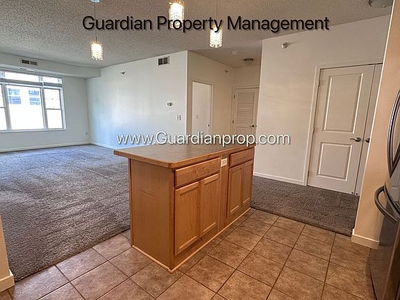 4th image of 619 8th St SE Unit 204