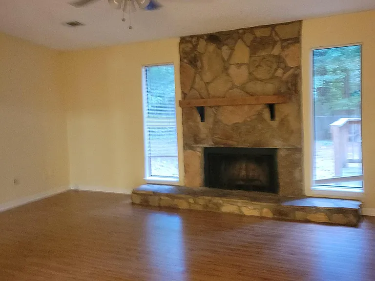 2320 Salem Dr NE — Photo 3