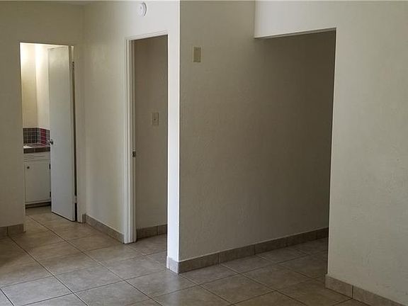 3rd image of 571 Clarono Cir