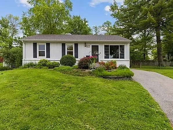 407 Rollingwood Ln, Saint Louis, MO 63122