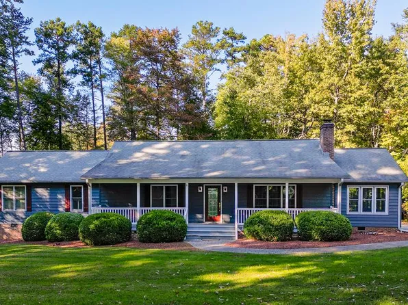 271 Occoneechee Dr, Clarksville, VA 23927