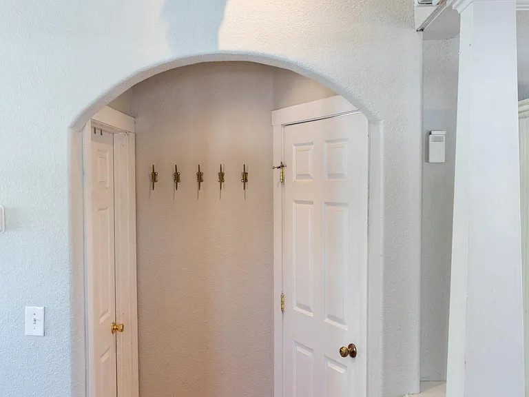 2103 S Clarkson St — Photo 7