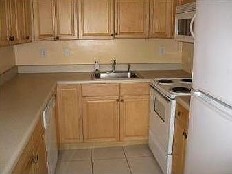 4th image of 601 NW 69th Ter