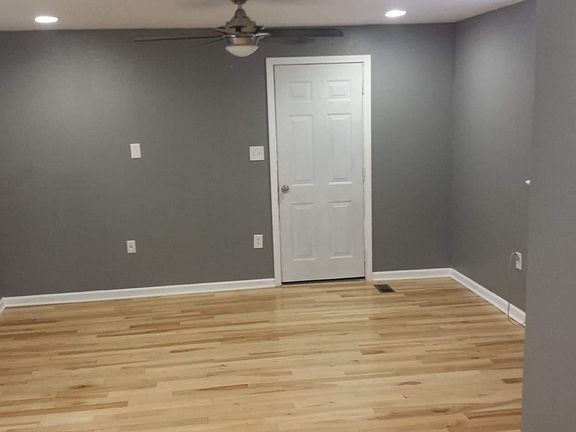4th image of 218 1/2 Pearl St