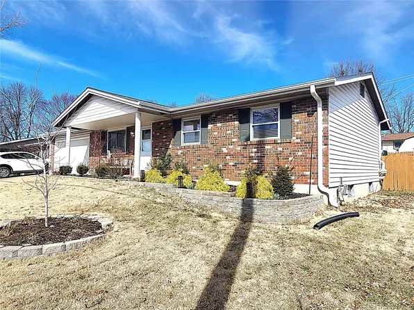 904 Jungs Station Rd, Saint Charles, MO 63303