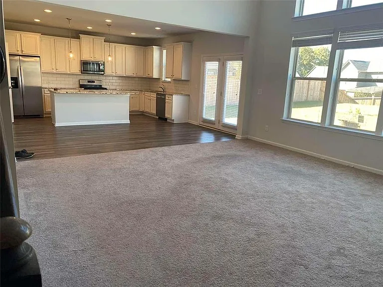 5650 Mirror Lake Dr — Photo 8