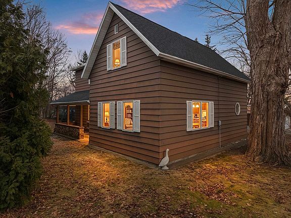 2nd image of E8557 Weyauwega Rd