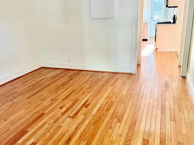 420 N Henry St — Photo 3