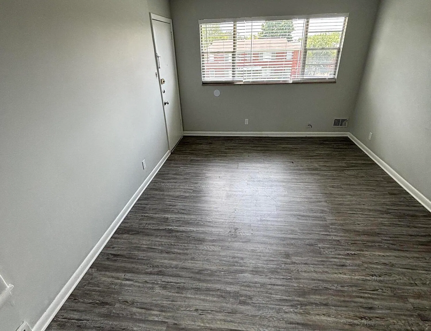 2 bed, 1.0 bath, 895 sqft, $950 — Photo 4
