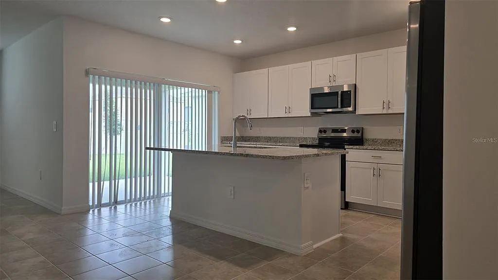 4 bed, 2.0 bath, 1848 sqft, $2,550 — Photo 3