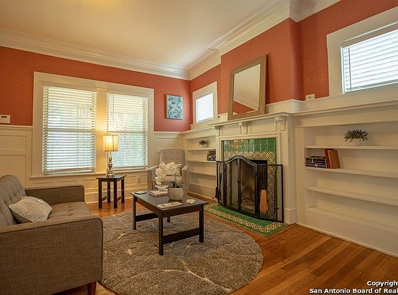 4th image of 635 W Mistletoe Ave