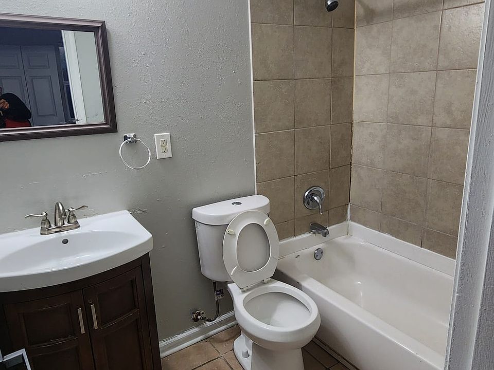 1st image of 2060 Carver Dr