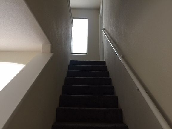 4th image of 572 River Oaks Dr