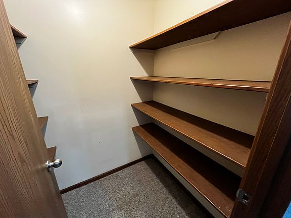 5th image of 709 Fieldstone Ct APT 19
