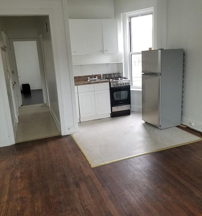 2nd image of 47 Perry St APT 4C