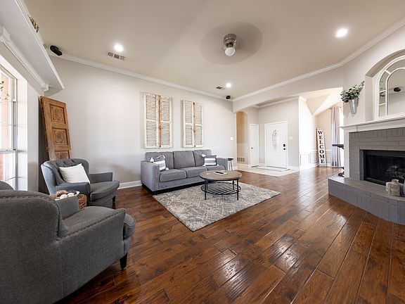 5th image of 801 Dickerson Cir