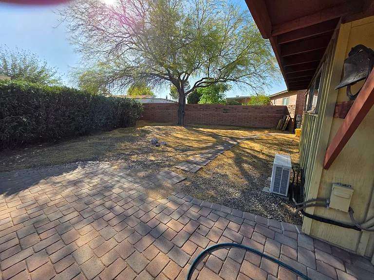 240 E La Huerta — Photo 36