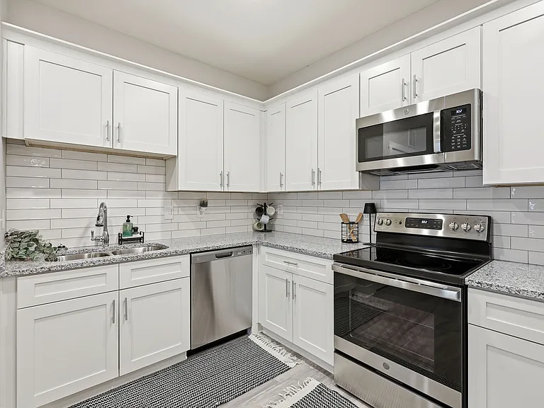 Pine Reserve Apartments — Photo 18