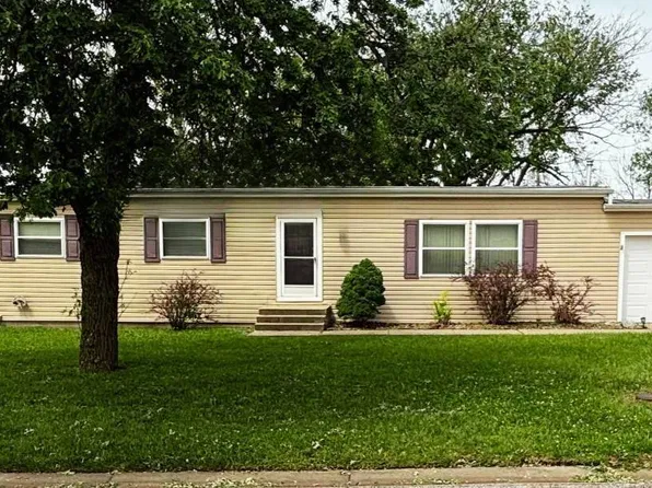 211 Floral Dr, Hillsboro, KS 67063