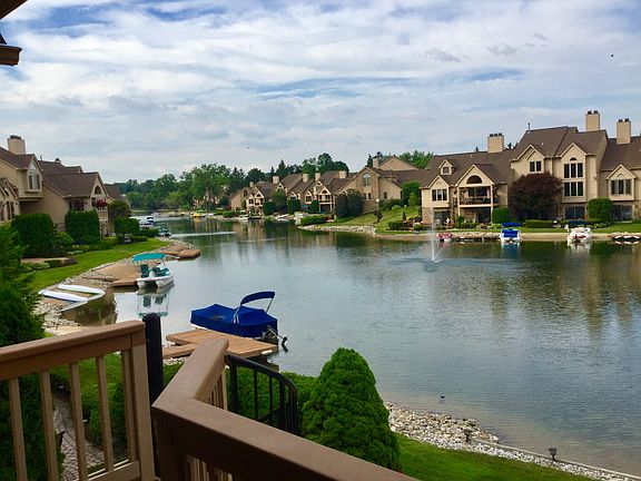 3rd image of 18004 Blue Heron Pointe Dr #30