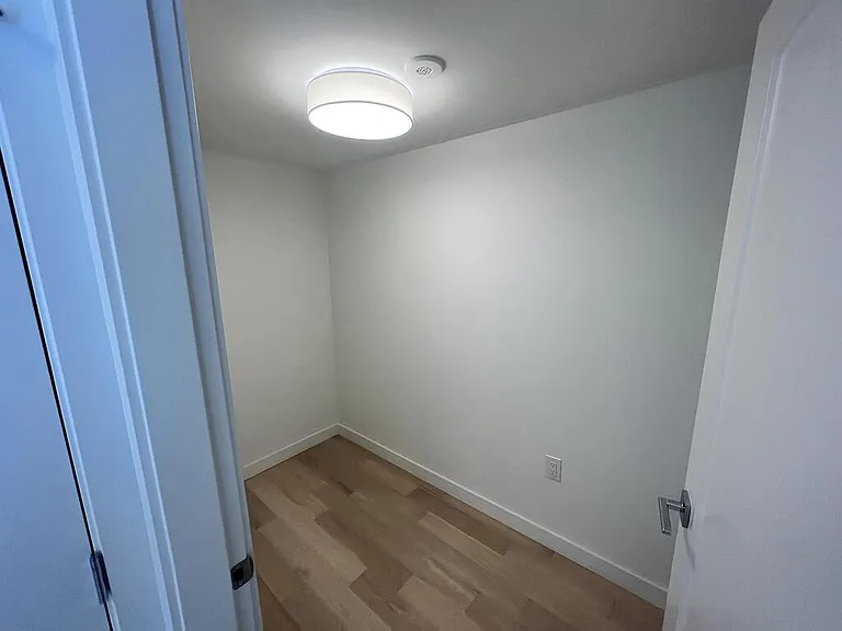 4138 Columbia St — Photo 15