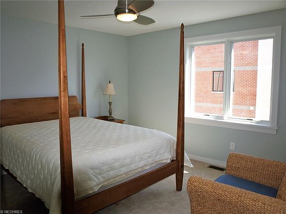 5th image of 19 Atterbury Blvd