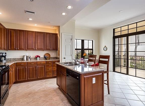 3rd image of 5060 Annunciation Cir #6304