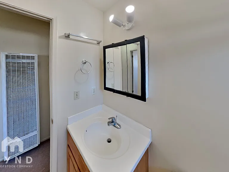 481 Auburn Way #4 — Photo 7