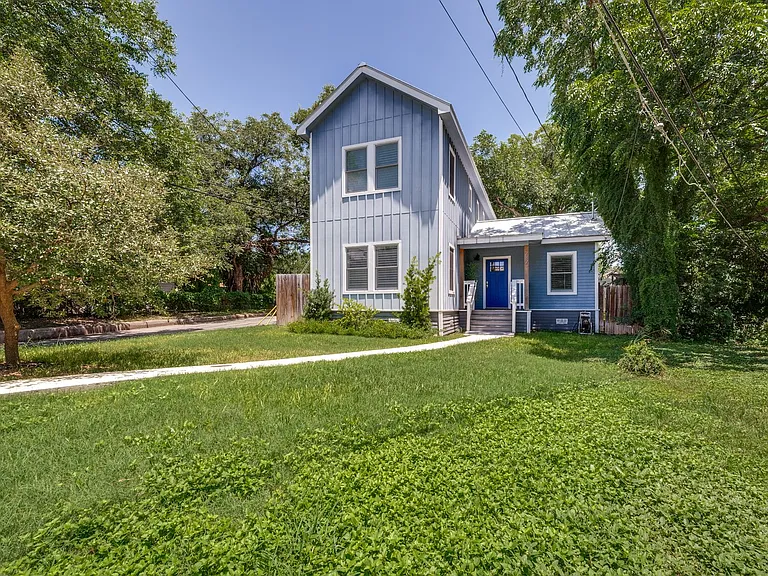737 E Magnolia Ave — Photo 1