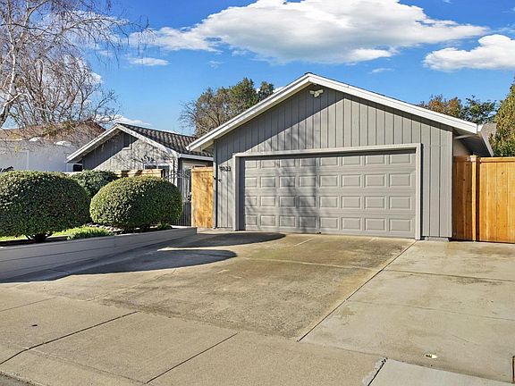 4th image of 9823 Honey Bear Ln