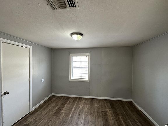 5th image of 3815 Pine St