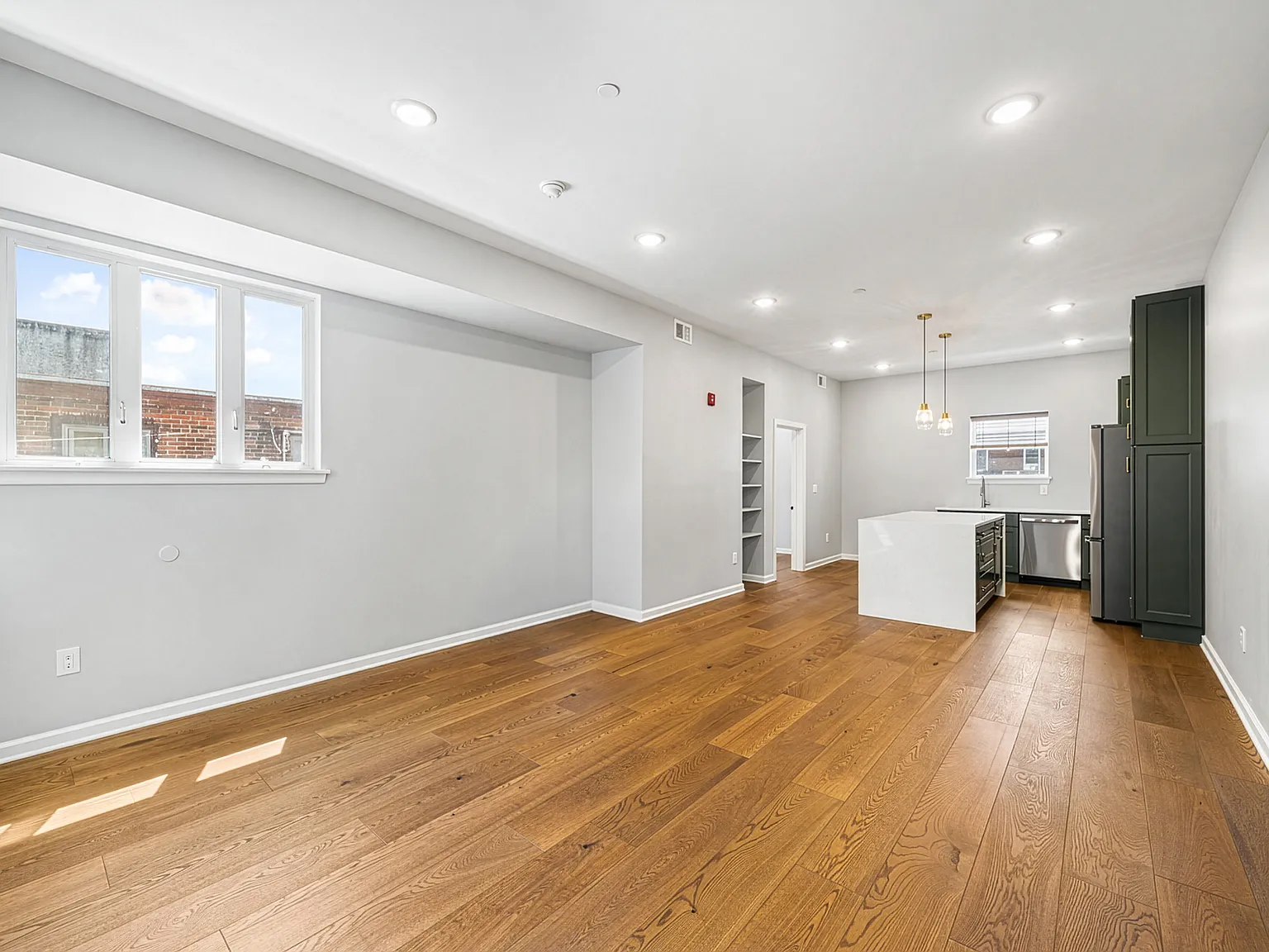 2 bed, 1264 sqft, $2,195 — Photo 2