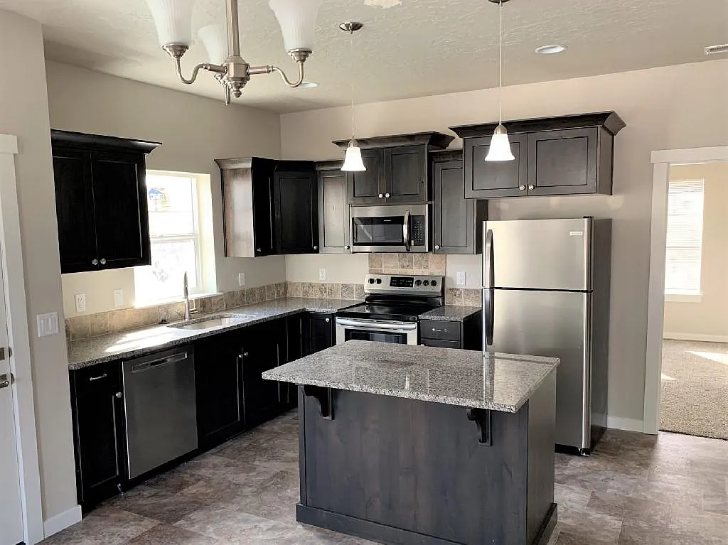 3 bed, 2.5 bath, 1500 sqft, $2,465 — Photo 3