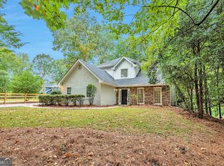 173 W Lake Dr, Mountain Park, GA 30075