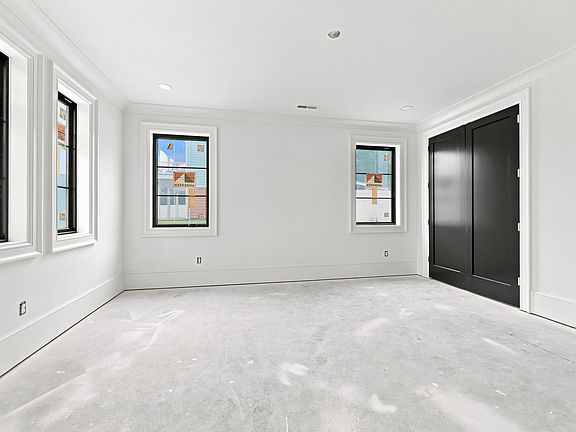 4th image of 918 Strand Ave.
