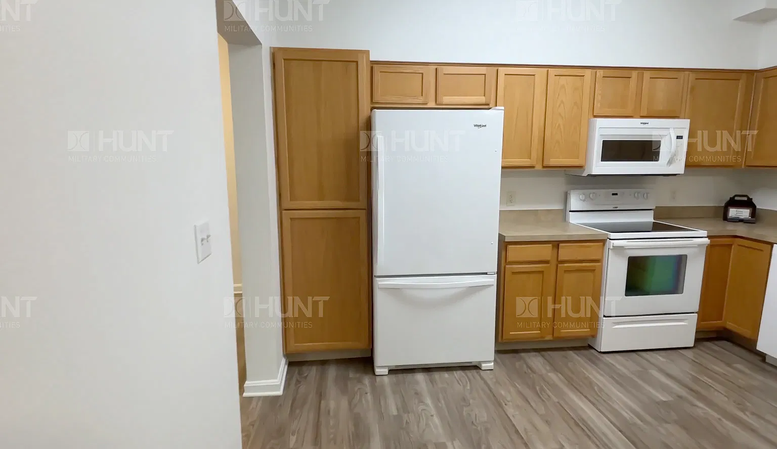 3 bed, 2.5 bath, 1900 sqft, $4,770 — Photo 3