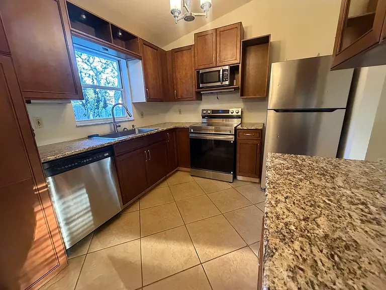 3043 Queen Palm Dr — Photo 8