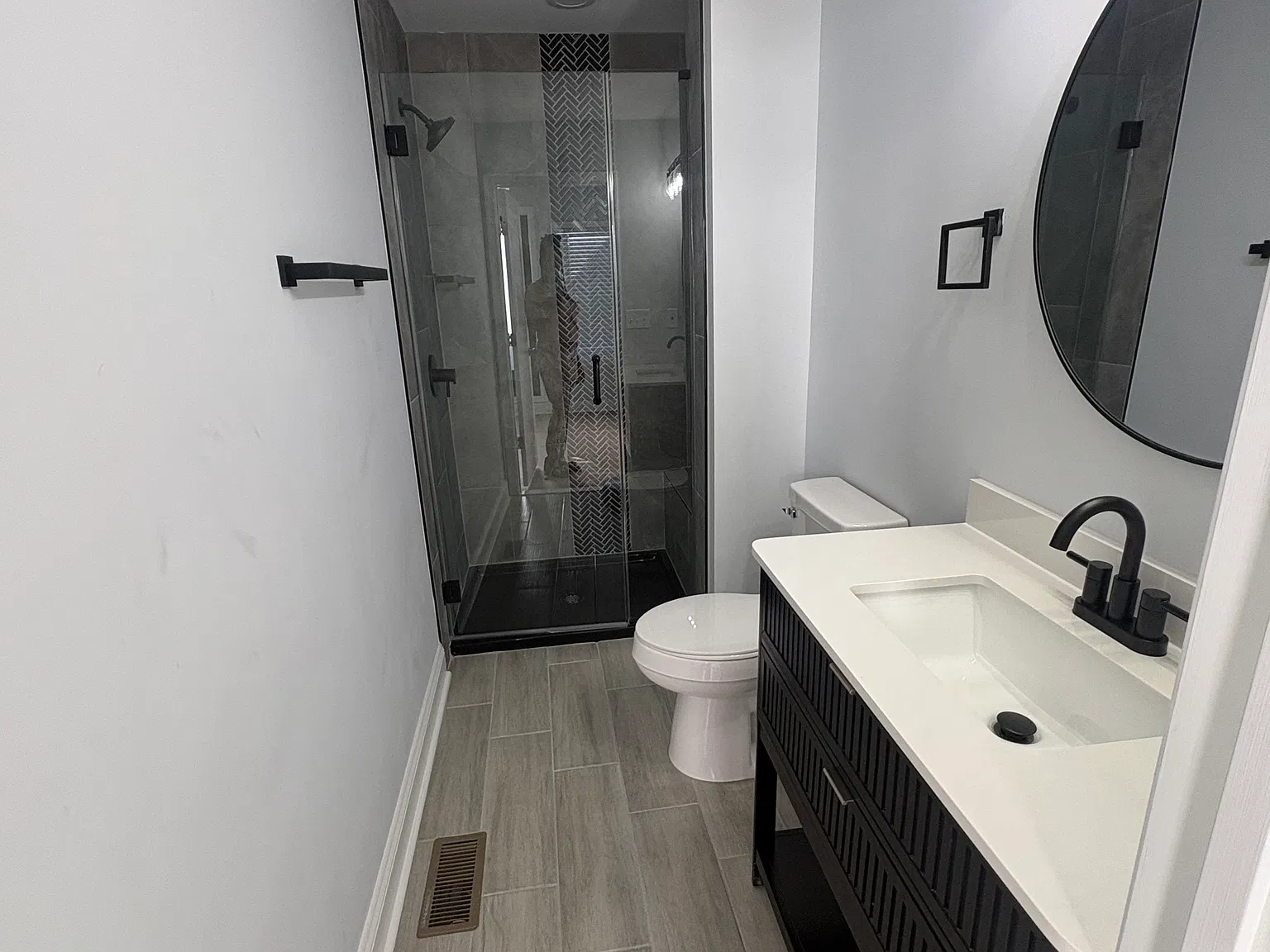 6 bed, 1340 sqft, $3,200 — Photo 3